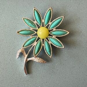 Sarah Coventry vintage “Daisy Time" flower brooch from the 1970s